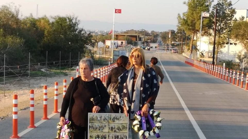 «Σήμερα δολοφονούνται για δεύτερη φορά Ισαάκ και Σολωμού» – Οι τραγικοί γονείς για το «ματωμένο» οδόφραγμα της Δερύνειας